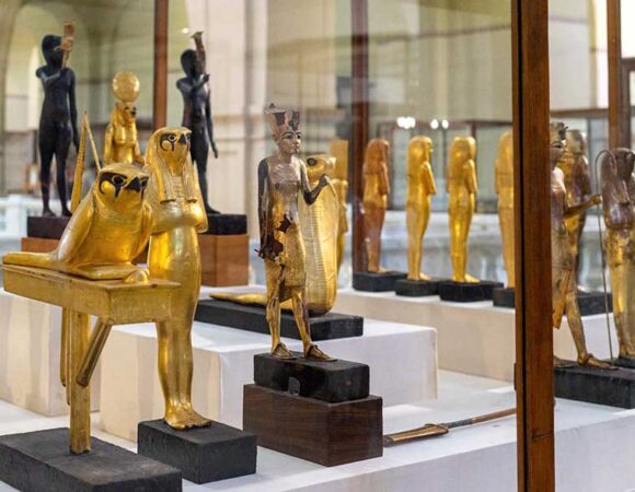 Day Tour Giza Pyramids and Egyptian Museum